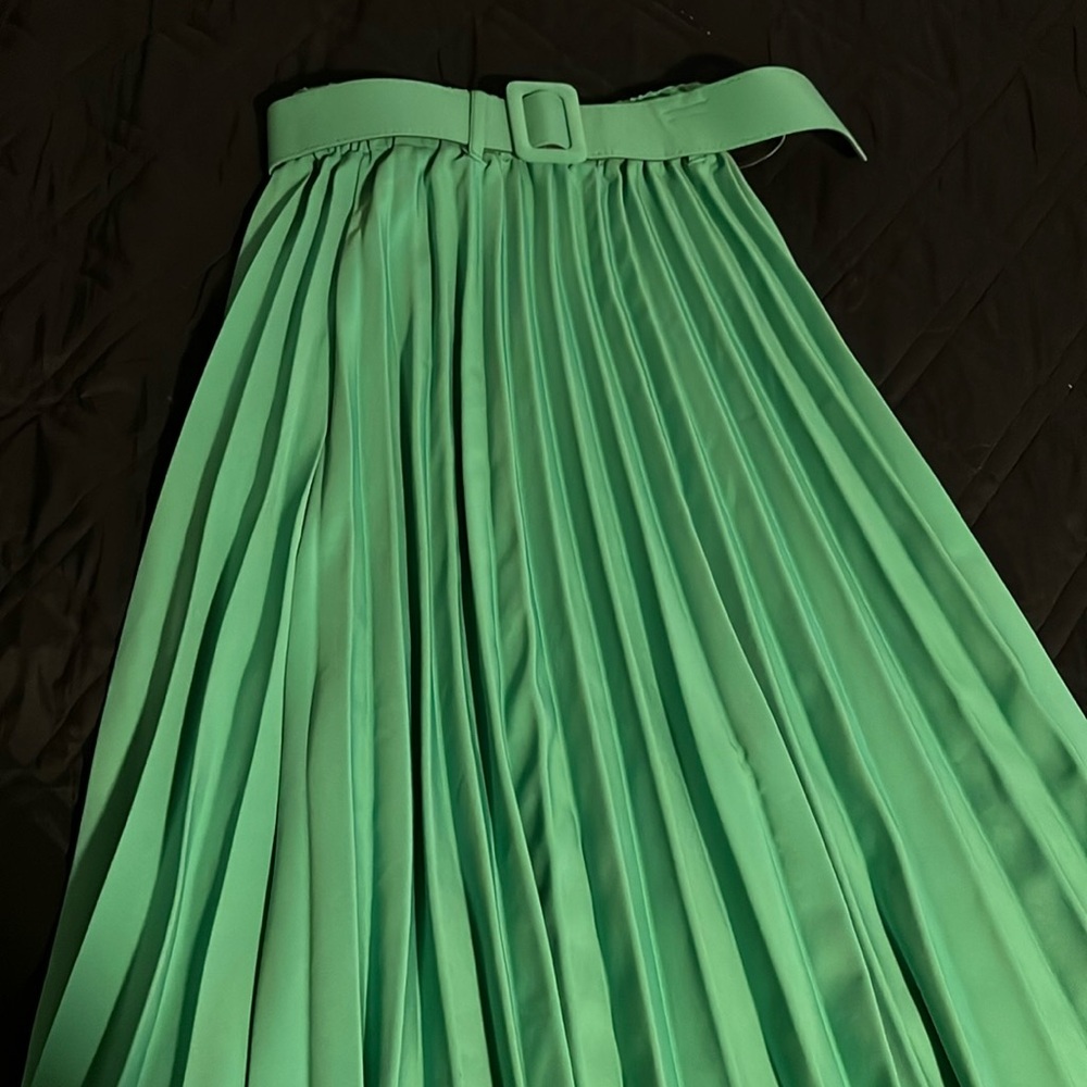 Green skirt with belt new size S